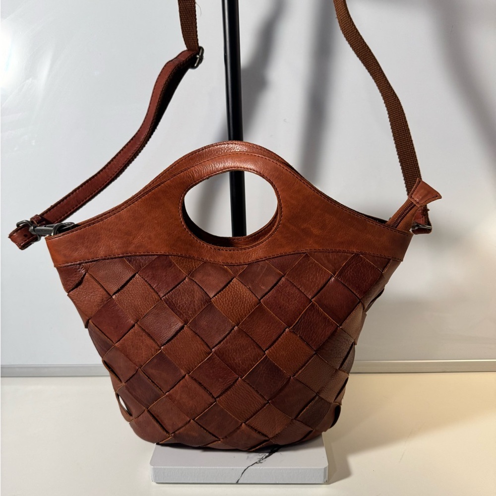 Genicci Elegant Brown Woven Leather Handbag